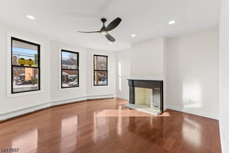 633 Lafayette Ave - Photo 1