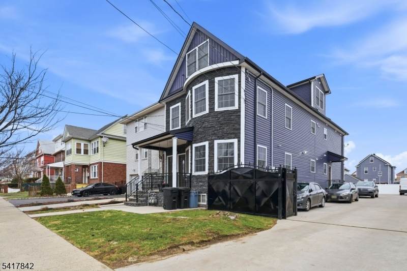 909 Monroe Ave - Photo 1