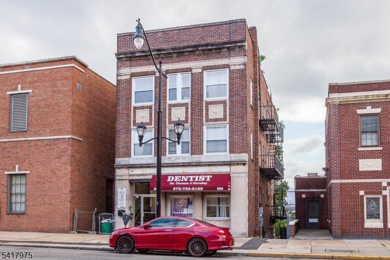 280 Washington Ave - Photo 1