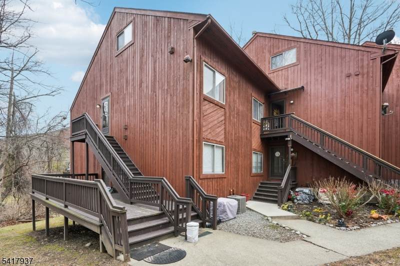 8 Baily Bunion Ct - Photo 1