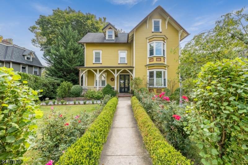 224 Walton Ave - Photo 1