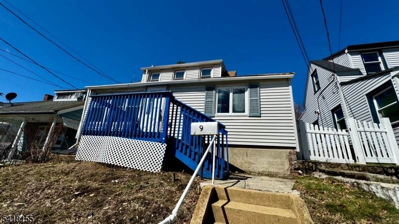 9 Lakeview Ave - Photo 1