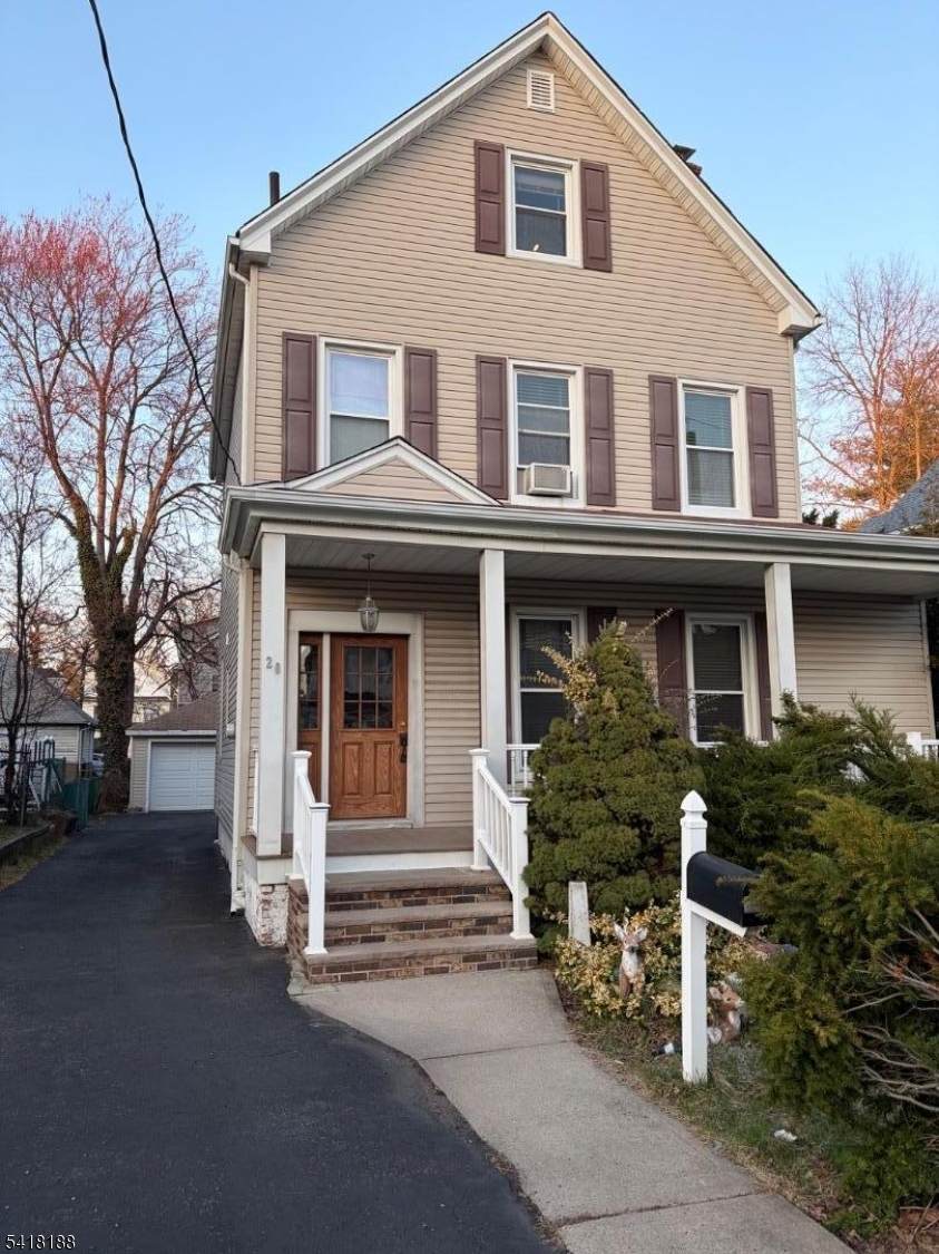 20 Bond St - Photo 1