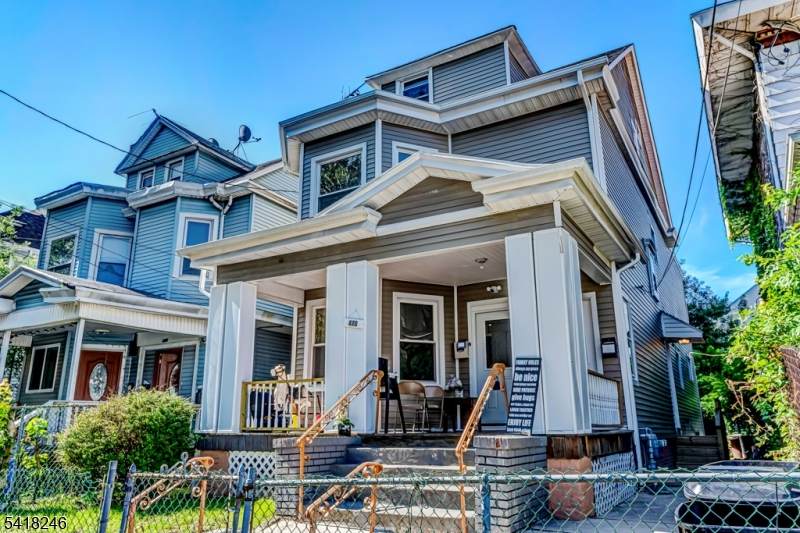 468 Park Ave - Photo 1
