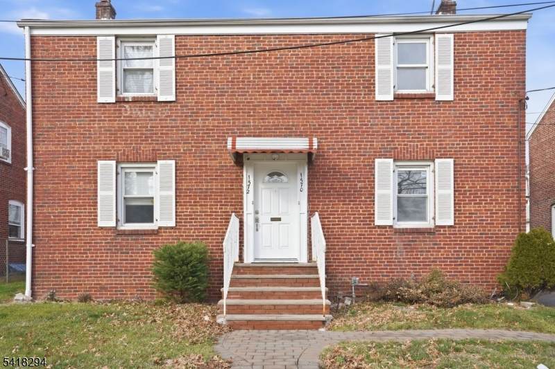 1570 Clinton Pl - Photo 1