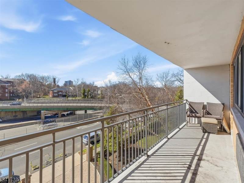 60 Parkway Dr - Photo 1