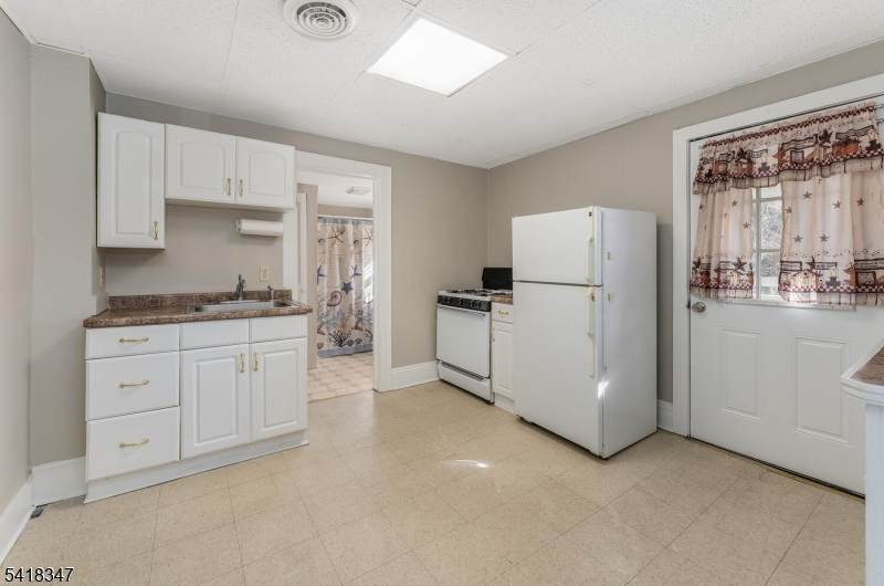 765 S Main St - Photo 1