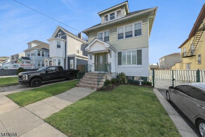 611 Jefferson Ave - Photo 1