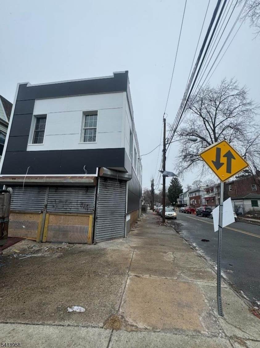81 Tremont Ave - Photo 1