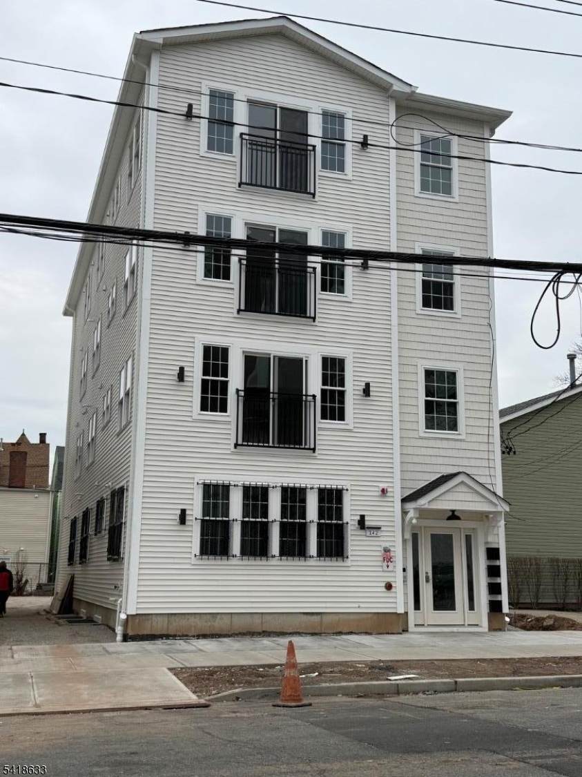 142 Littleton Ave - Photo 1
