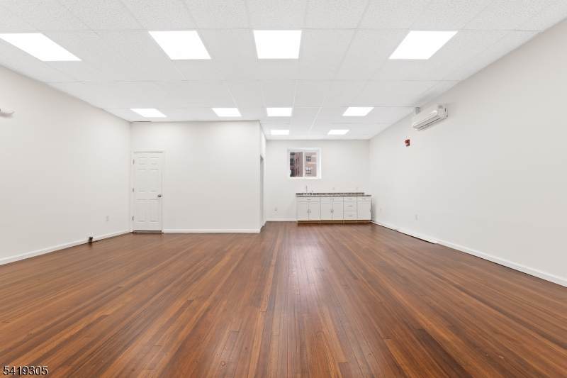 48 Commerce St - Photo 1