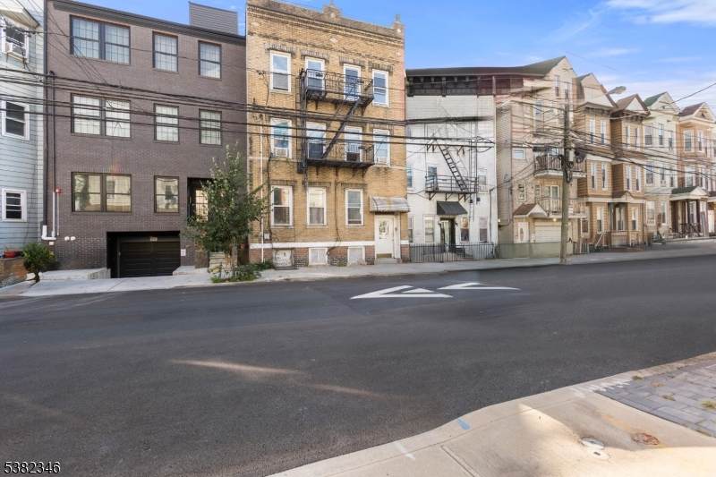 133 Hopkins Ave - Photo 1