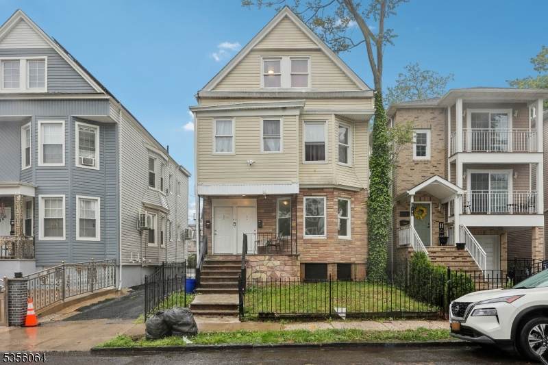 148 N 15Th St - Photo 1