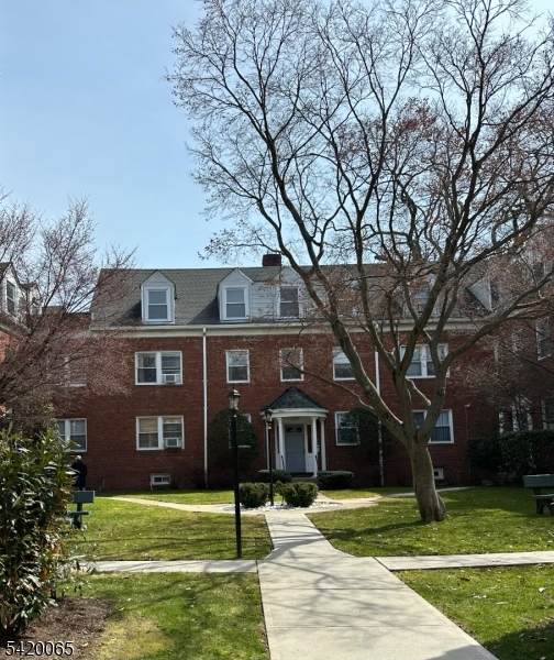 735 Elm Ave - Photo 1