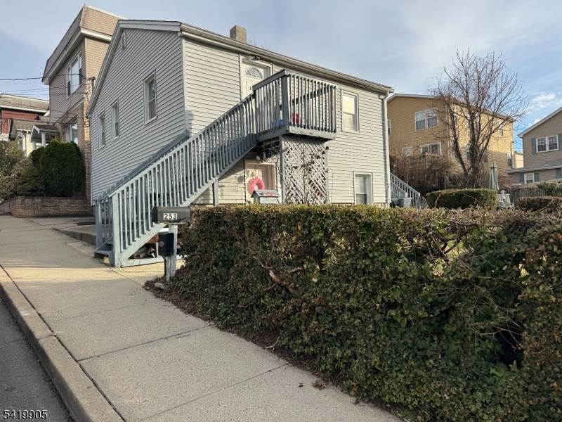 253 Crystal St - Photo 1