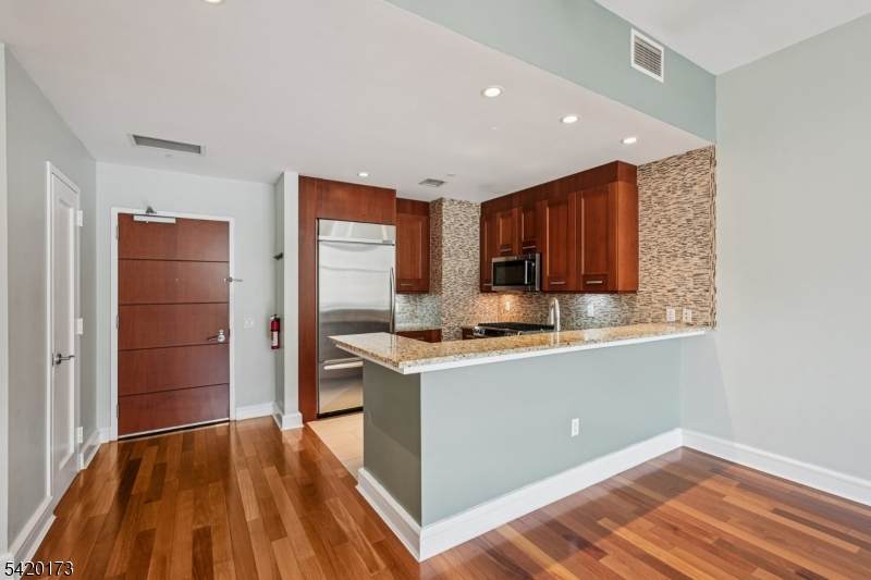 https://bt-photos.global.ssl.fastly.net/gsmls/orig_boomver_1_4017133-2.jpg