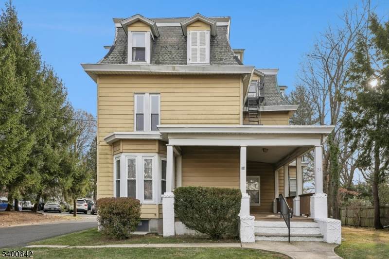 24 Franklin Pl - Photo 1