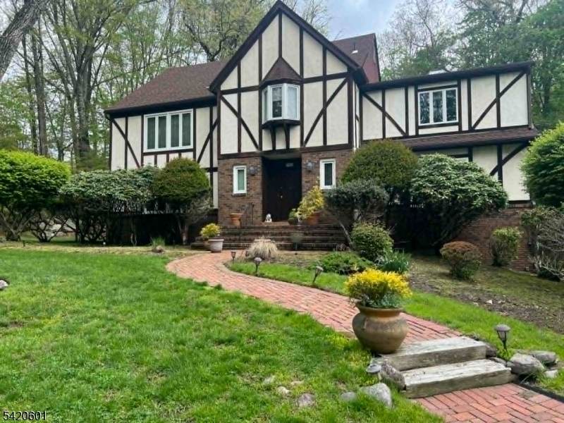 732 Mardinly Ave - Photo 1