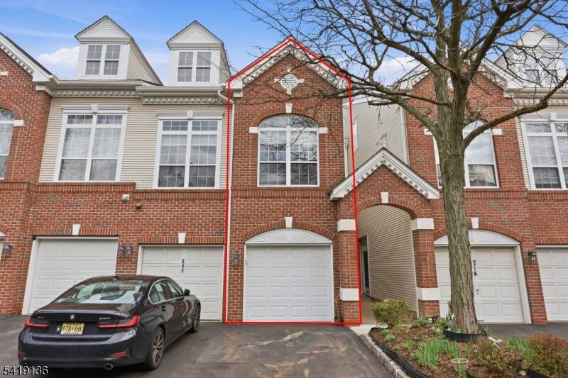 212 Swanstrom Pl - Photo 1
