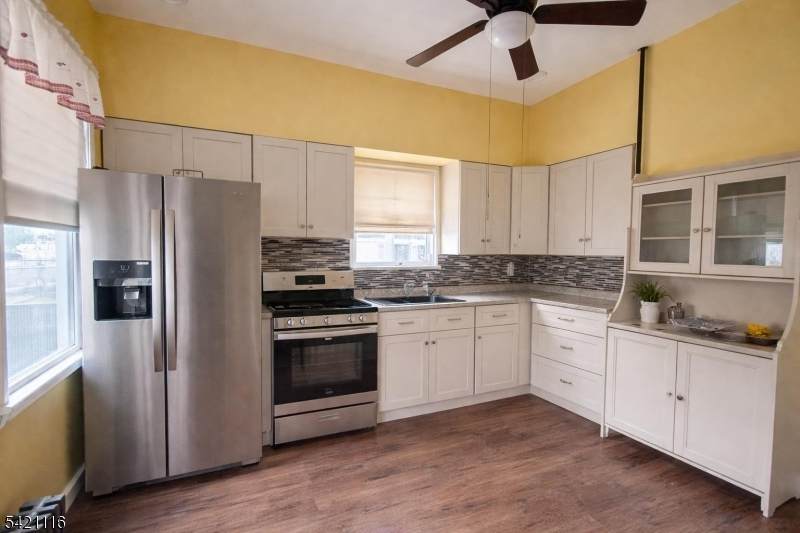 138 Stuyvesant Ave - Photo 1