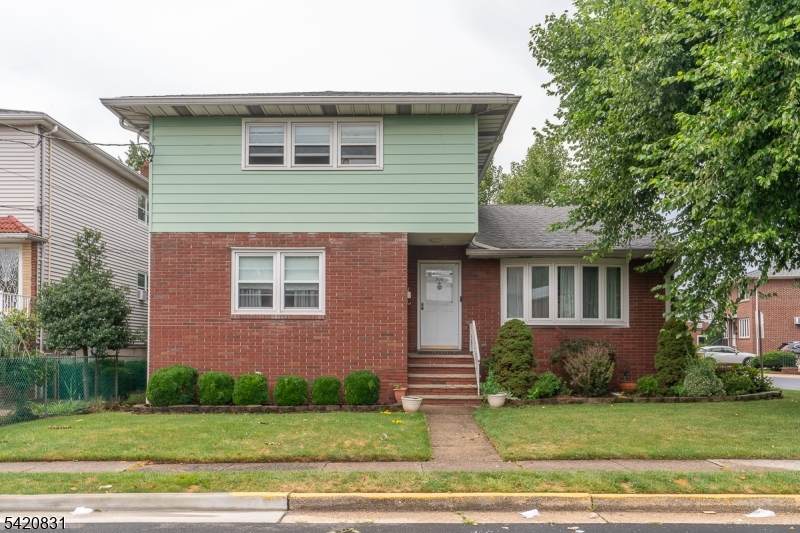300 Mitchell Ave - Photo 1