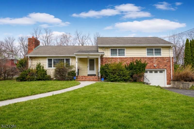 811 Field Ave - Photo 1