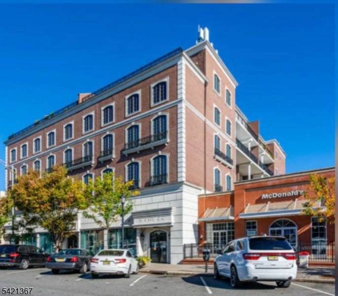 53 W Palisade Ave Und 406 - Photo 1