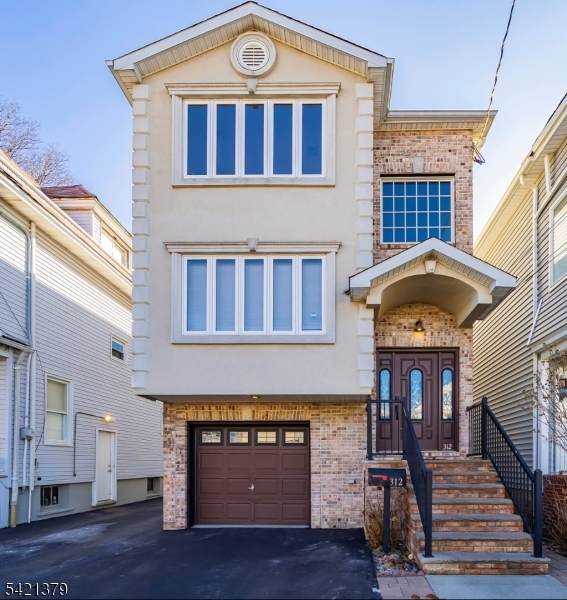 312 Vine St - Photo 1