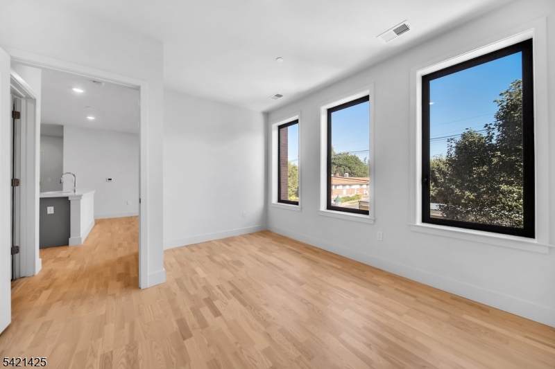 1037 Amboy Ave - Photo 1