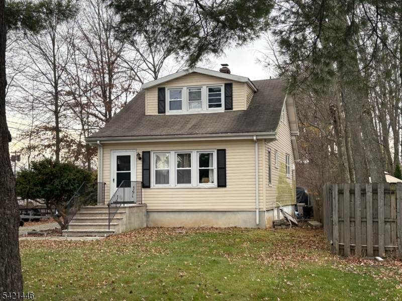 317 Plainfield Ave - Photo 1