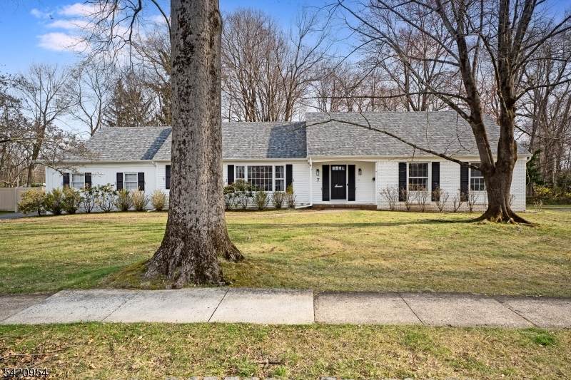 7 Village Rd - Photo 1