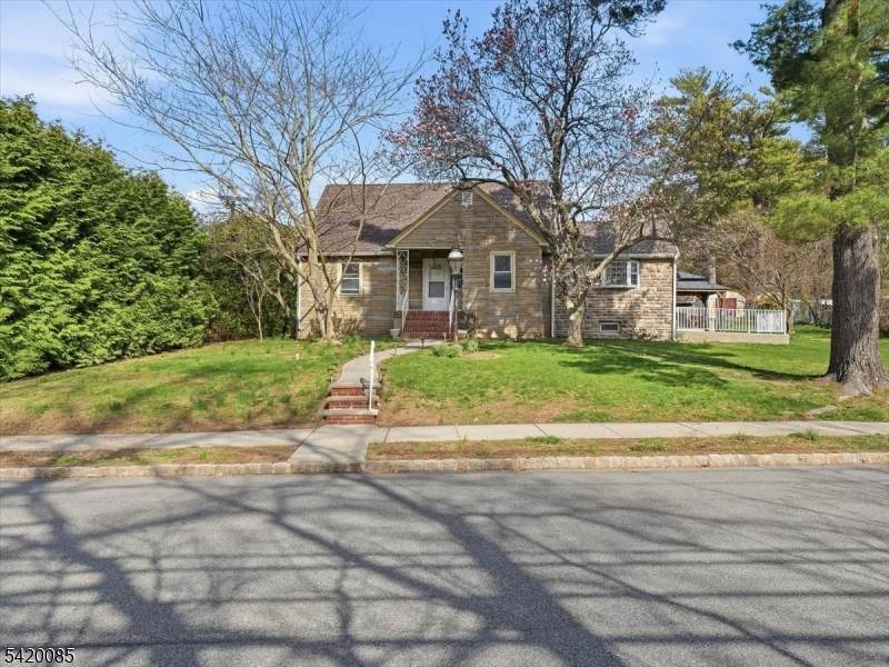 95 Sycamore Ave - Photo 1