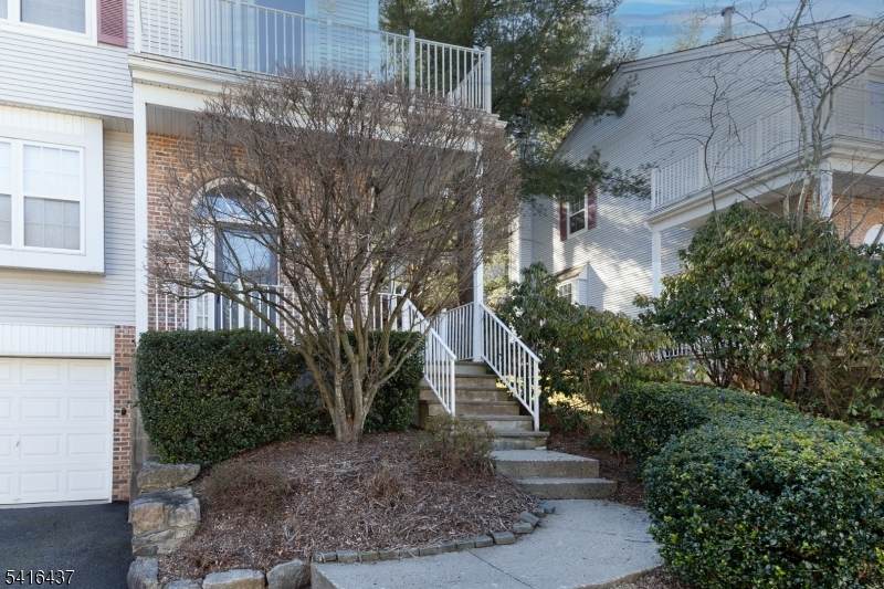23 Primrose Ln - Photo 1