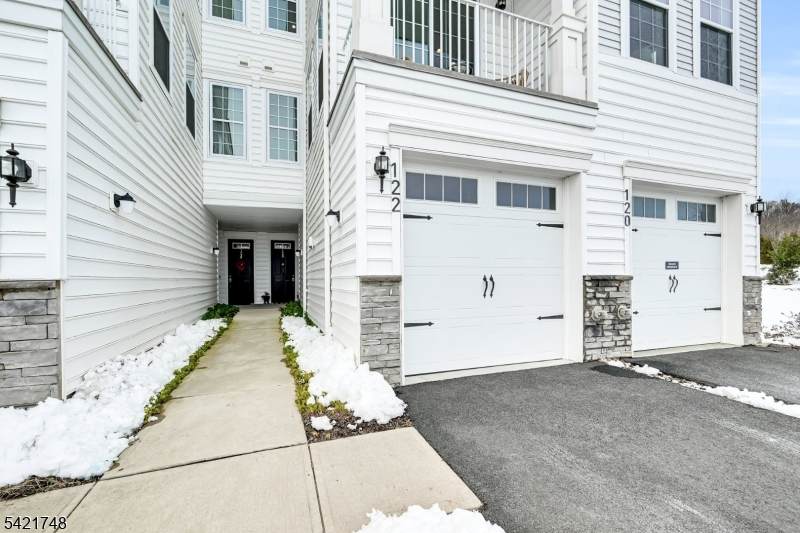 https://bt-photos.global.ssl.fastly.net/gsmls/orig_boomver_1_4018390-2.jpg