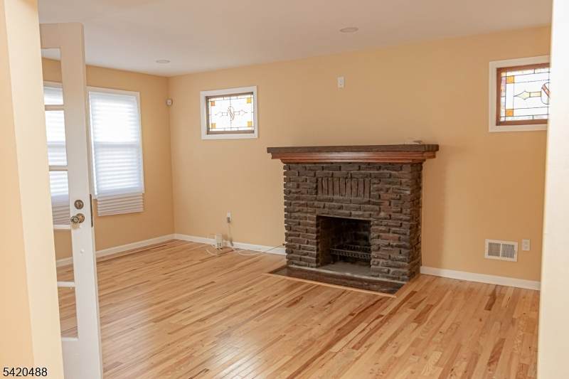 400 Florence Ave - Photo 1
