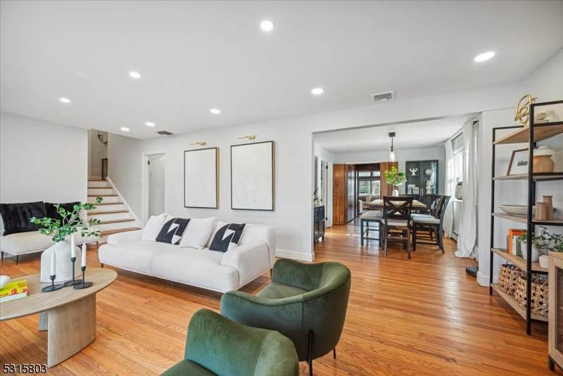 16 Hickory Rd - Photo 1