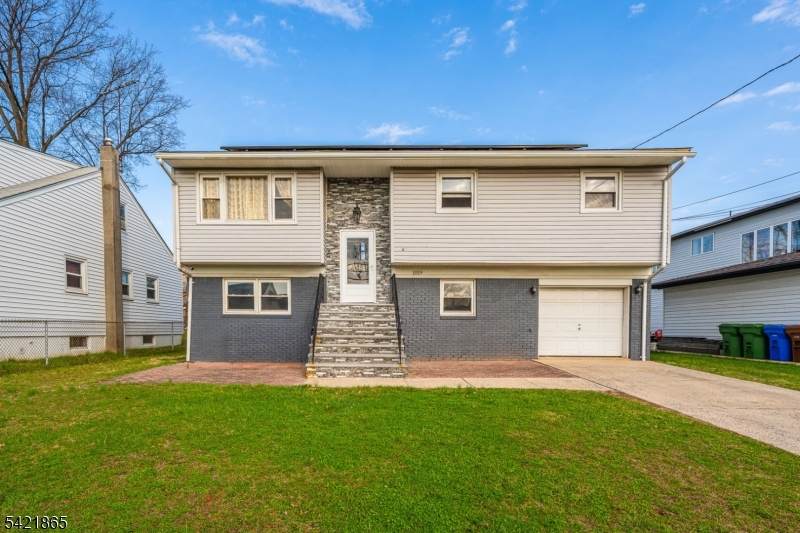 1019 Essex Ave - Photo 1