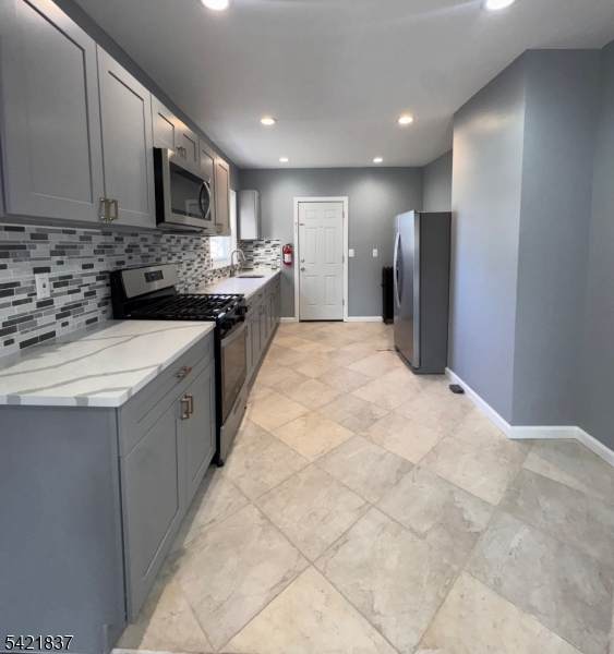 621 Grove St - Photo 1