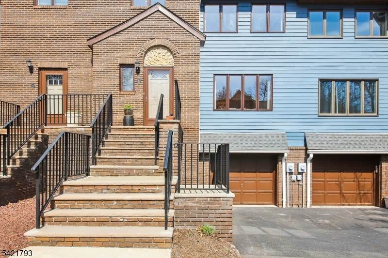 8 Village Green Ct - Photo 1