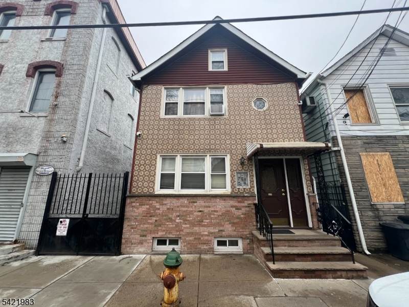 112 Polk St - Photo 1