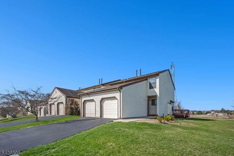 233 Spruce Ct - Photo 1