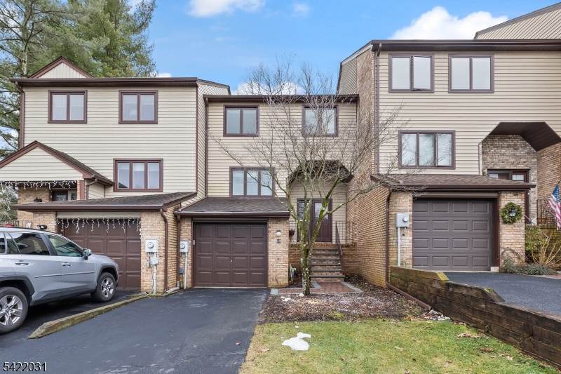 33 Stockton Ct - Photo 1