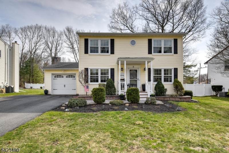 8 Loretta Ln - Photo 1