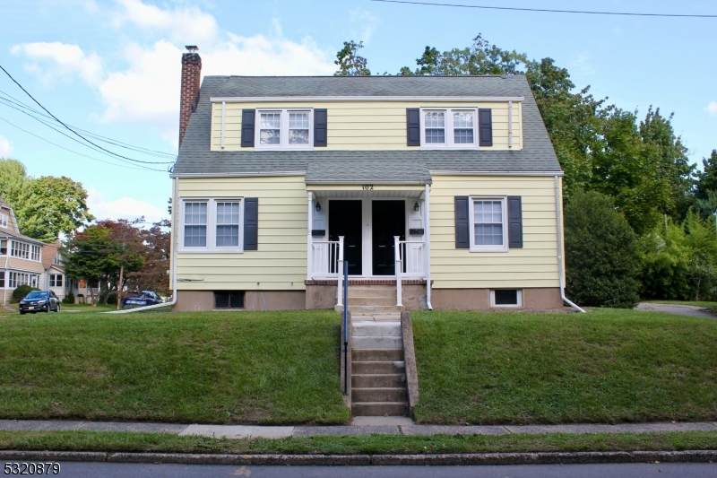 102 Paterson Ave - Photo 1