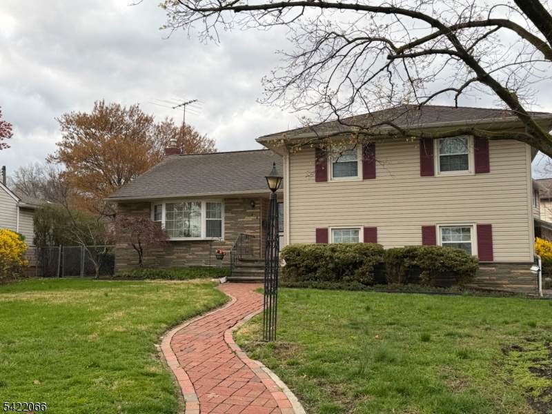 618 Fairway Dr - Photo 1