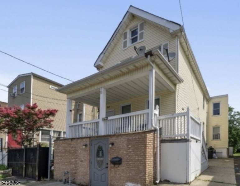 70 Welland Ave - Photo 1