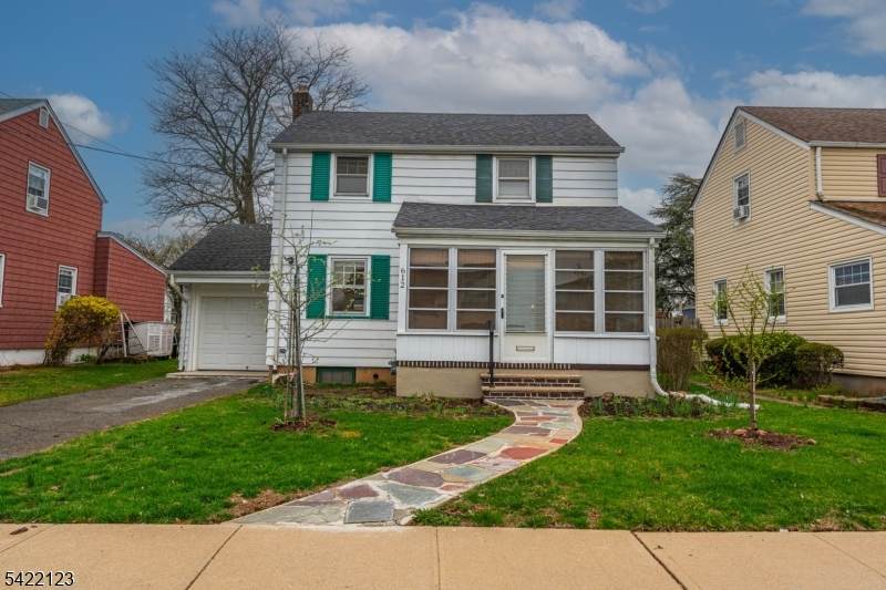 612 Laurel Ave - Photo 1