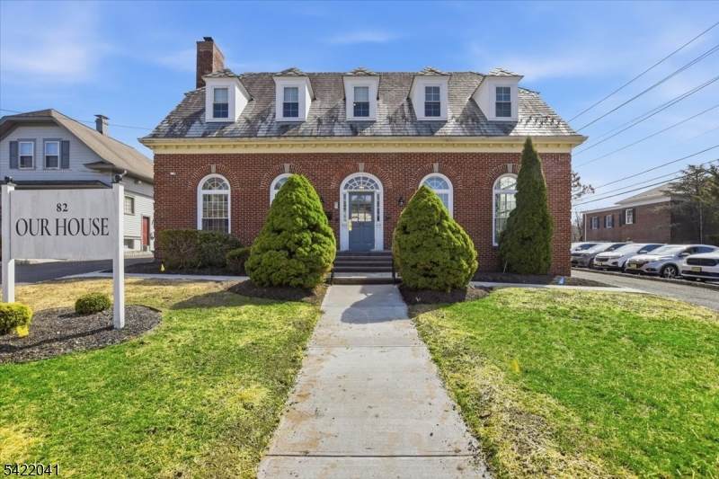 82 Floral Ave - Photo 1