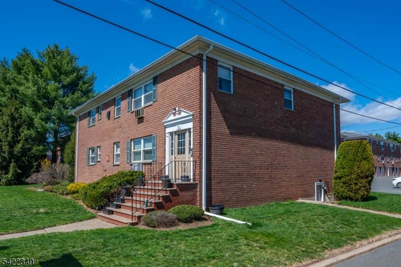 22 Knox Ter - Photo 1