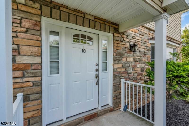 10 Harvey Ct - Photo 1